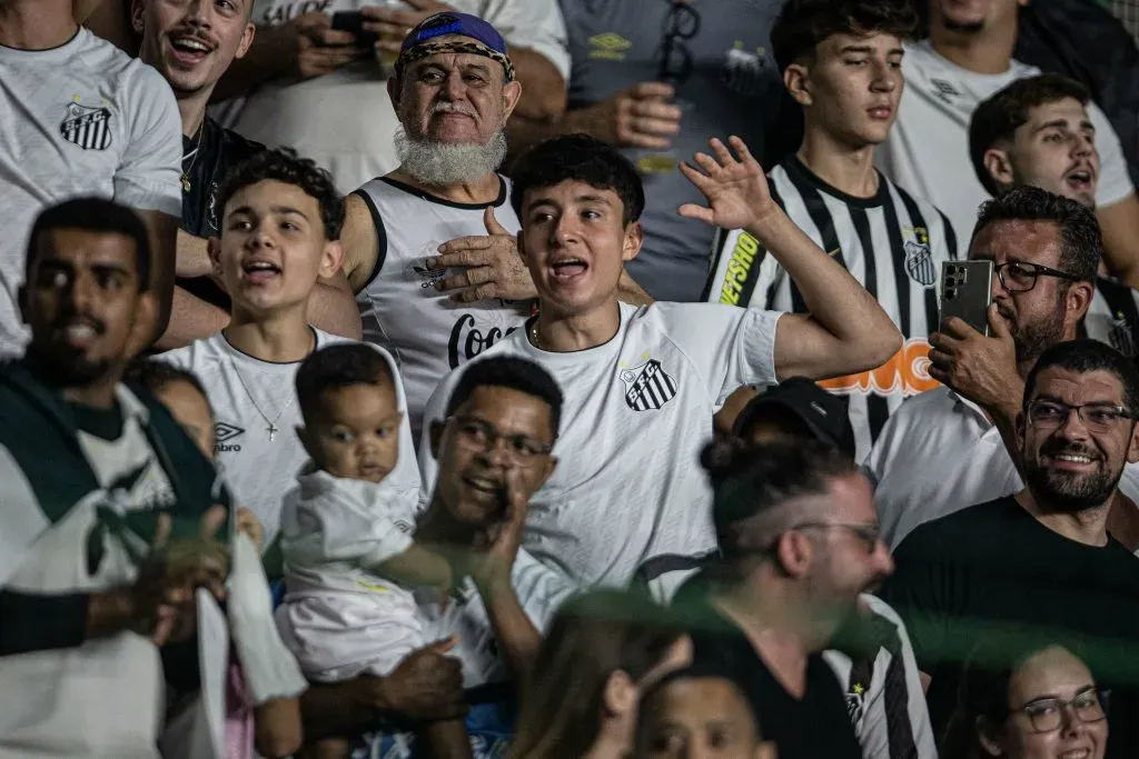 Torcida do Santos contra o Goiás. Foto: Isabela Azine/AGIF
