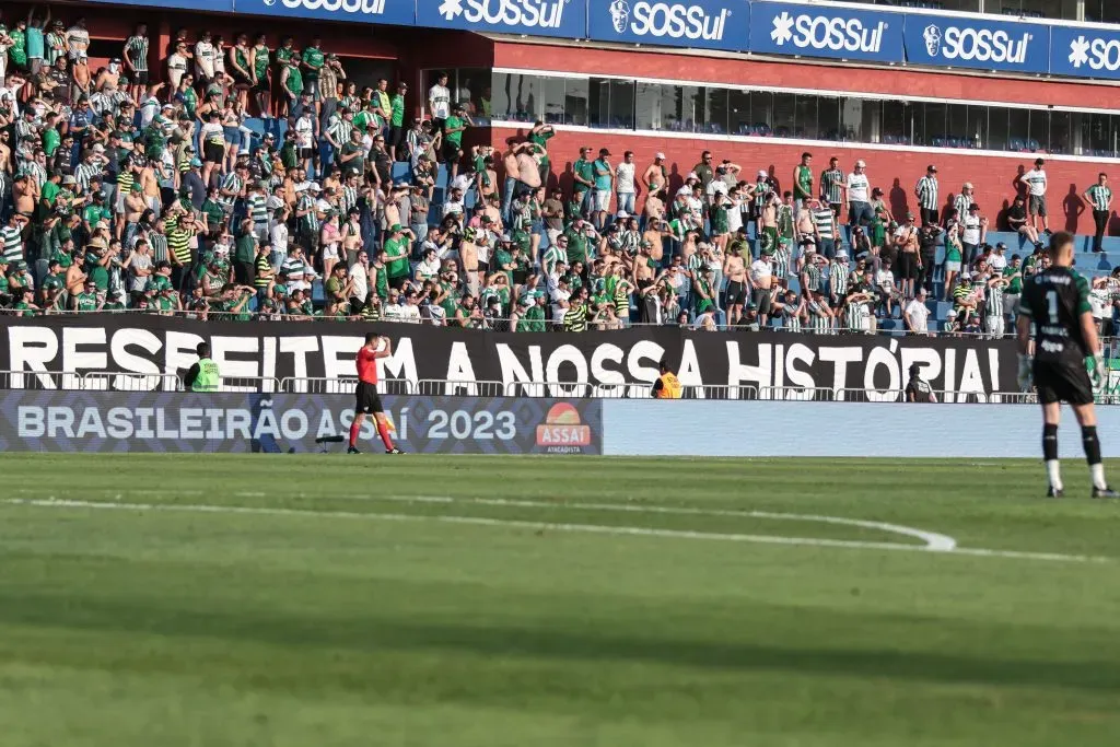  Torcida do Coritiba durante partida contra Cruzeiro Foto: Robson Mafra/AGIF