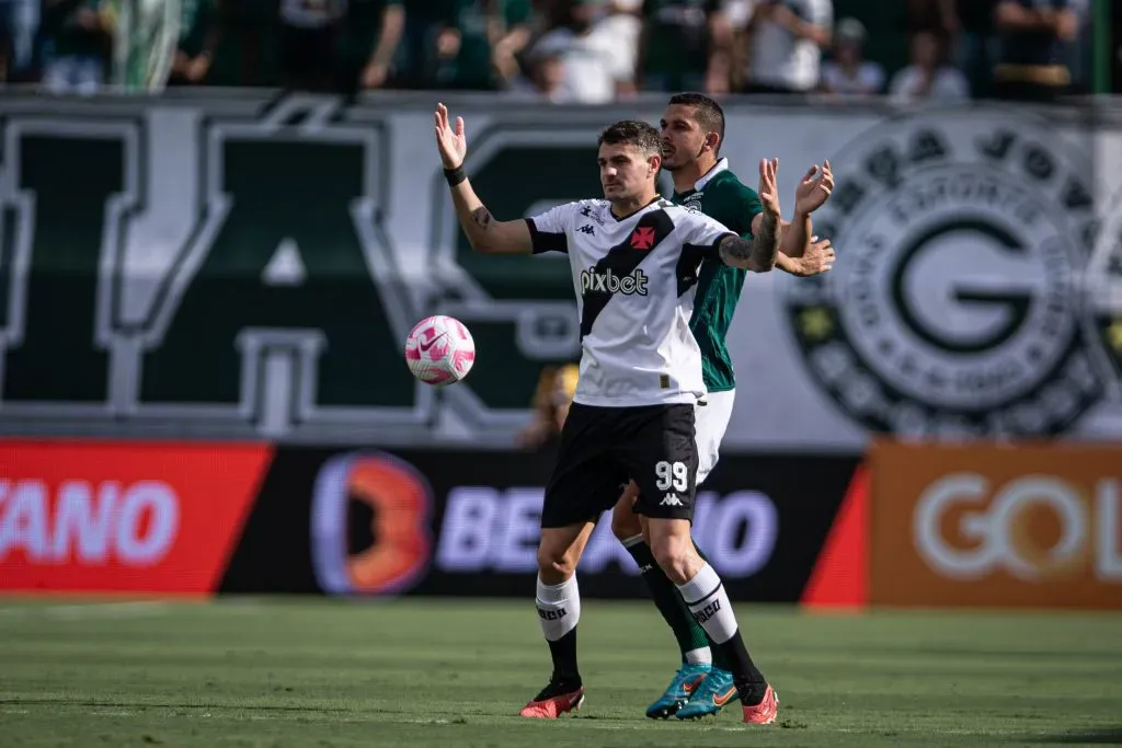 Vegetti jogador do Vasco durante partida contra o Goias no estadio Serrinha pelo campeonato Brasileiro A 2023. Foto: Isabela Azine/AGIF