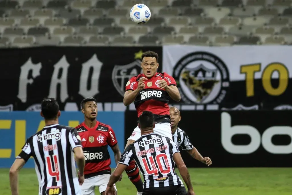 Rodrigo Muniz quando atuava dpelo Flamengo durante partida contra o Atletico Mineiro pelo Brasileiro 2021. Foto: Fernando Moreno/AGIF