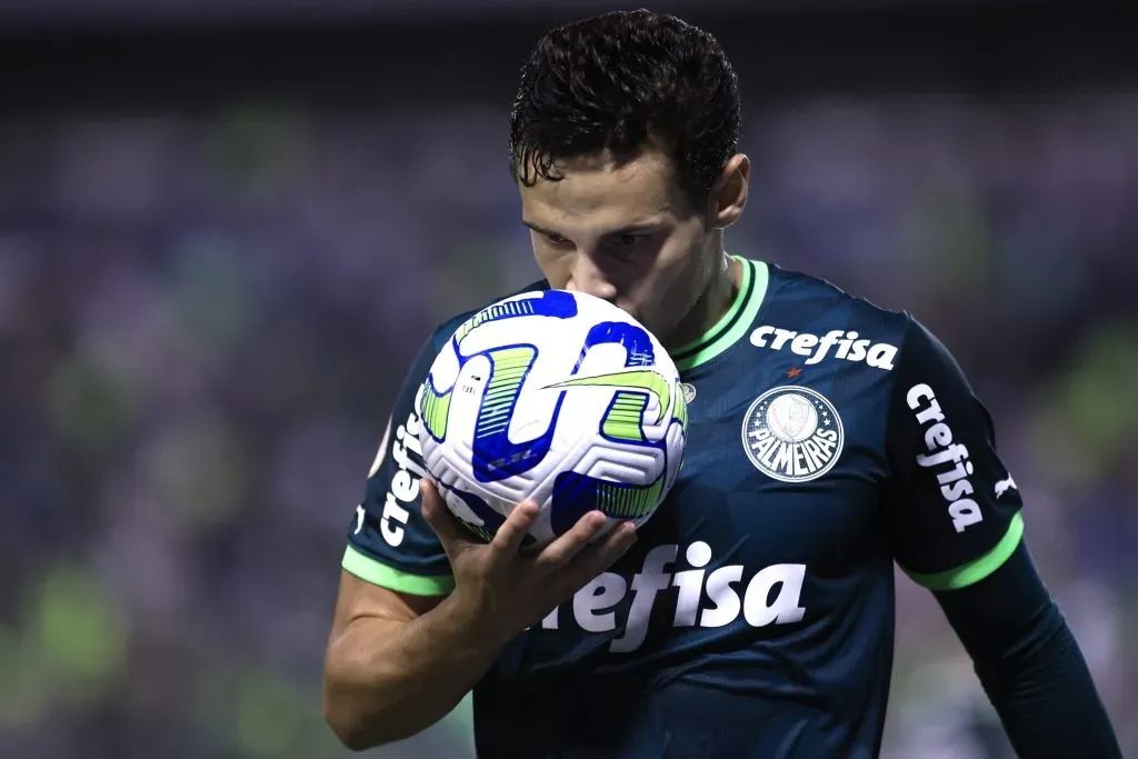 Raphael Veiga jogador do Palmeiras durante partida contra o Internacional no estadio Arena Barueri pelo campeonato Brasileiro A 2023. Marcello Zambrana/AGIF