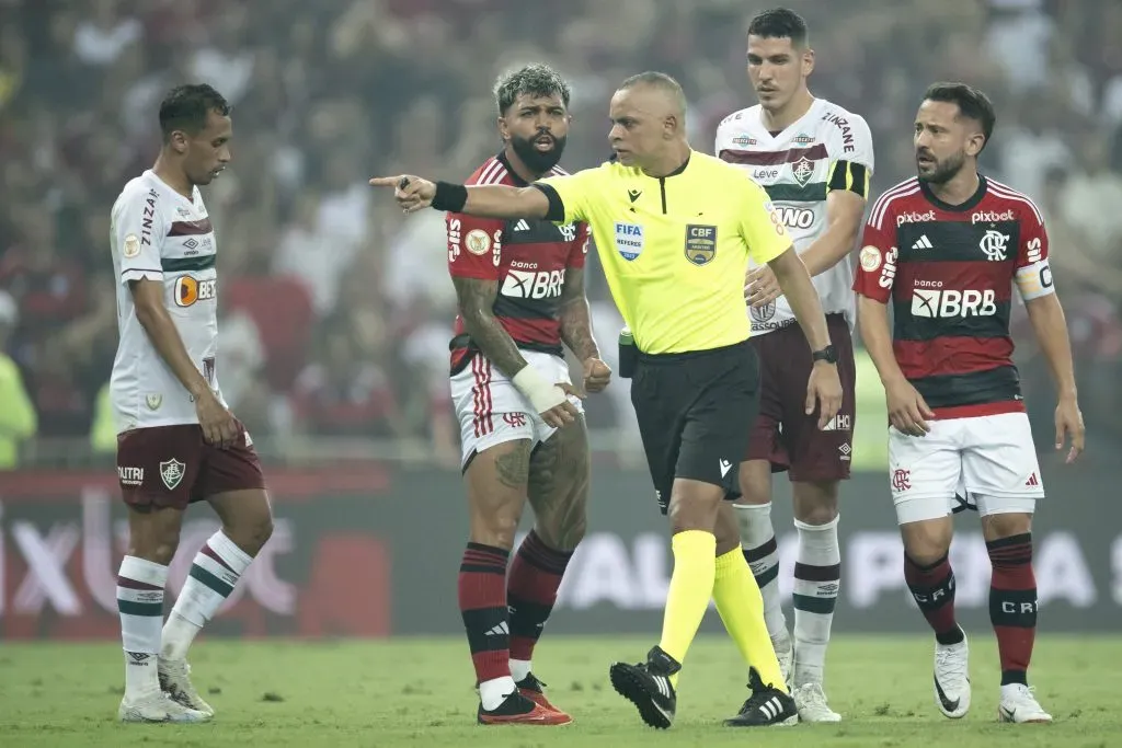 Gabigol e Nino foram expulsos – Foto: Jorge Rodrigues/AGIF.