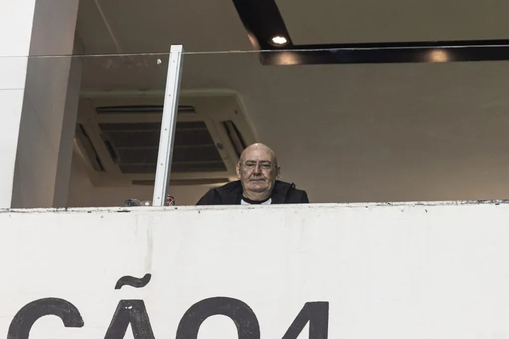 SP – SANTOS – 14/09/2023 – BRASILEIRO A 2023, SANTOS X CRUZEIRO – Andres Rueda, presidente do Santos durante partida contra o Cruzeiro no estadio Vila Belmiro pelo campeonato Brasileiro A 2023. Foto: Abner Dourado/AGIF