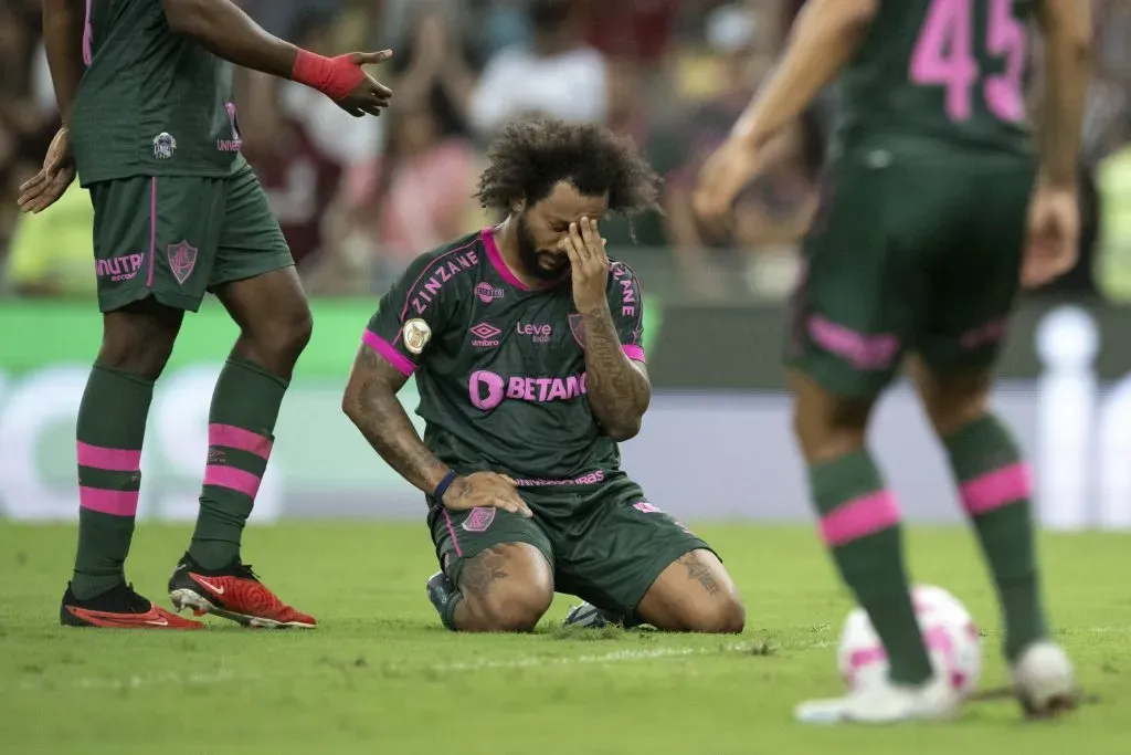 RJ – RIO DE JANEIRO – 19/10/2023 – BRASILEIRO A 2023, FLUMINENSE X CORINTHIANS – Marcelo jogador do Fluminense lamenta durante partida contra o Corinthians no estadio Maracana pelo campeonato Brasileiro A 2023.  Foto: Jorge Rodrigues/AGIF