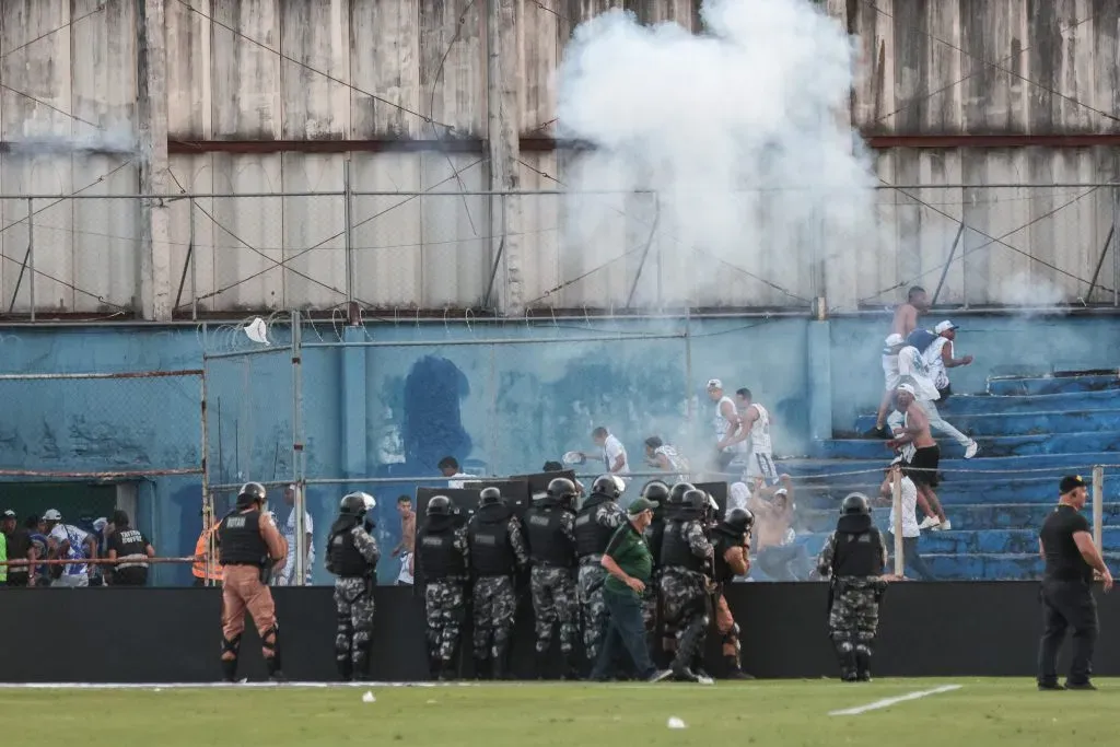 Confusão na última partida do Cruzeiro.  Foto: Robson Mafra/AGIF