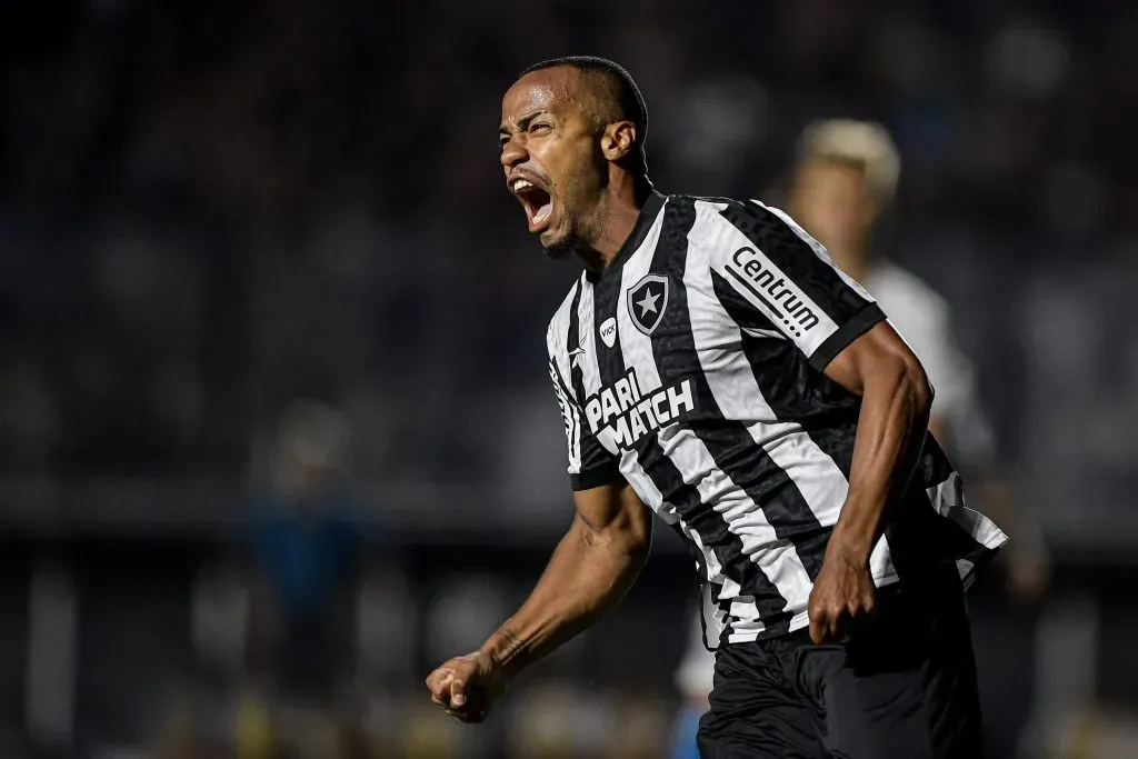 Marlon Freitas jogador do Botafogo comemora seu gol durante partida contra o Gremio no estadio Sao Januario pelo campeonato Brasileiro A 2023. Thiago Ribeiro/AGIF