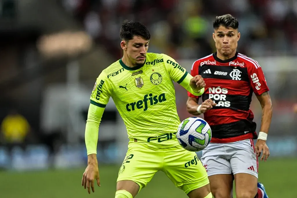 Piquerez jogador do Palmeiras durante partida contra o Flamengo no estadio Maracana pelo campeonato Brasileiro A 2023. Thiago Ribeiro/AGIF