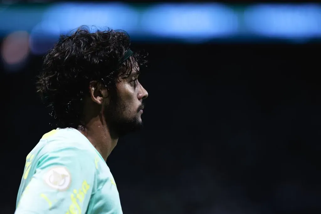 Gustavo Scarpa quando atuava pelo Palmeiras no Brasileiro de 2022. Foto: Ettore Chiereguini/AGIF