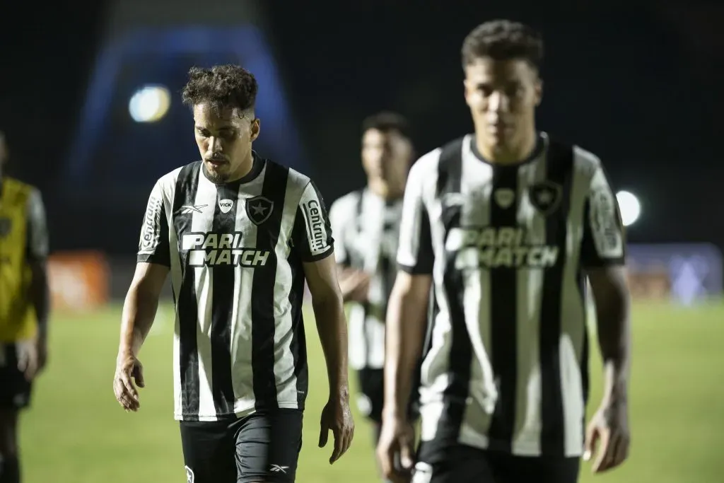 Eduardo jogador do Botafogo lamenta apos a partida contra o Gremio no estadio Sao Januario pelo campeonato Brasileiro A 2023. Jorge Rodrigues/AGIF