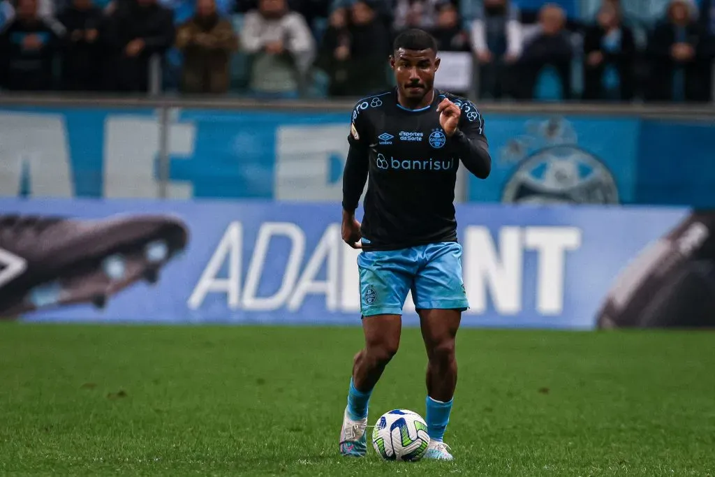 Cuiabano jogador do Gremio durante partida contra o Cruzeiro no estadio Arena do Gremio pelo campeonato Brasileiro A 2023. Foto: Maxi Franzoi/AGIF