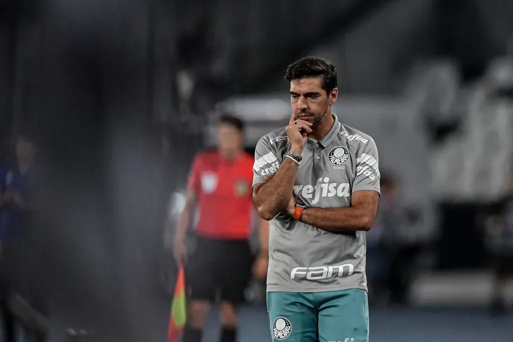 Abel Ferreira dirigindo o Palmeiras. Foto: Thiago Ribeiro/AGIF