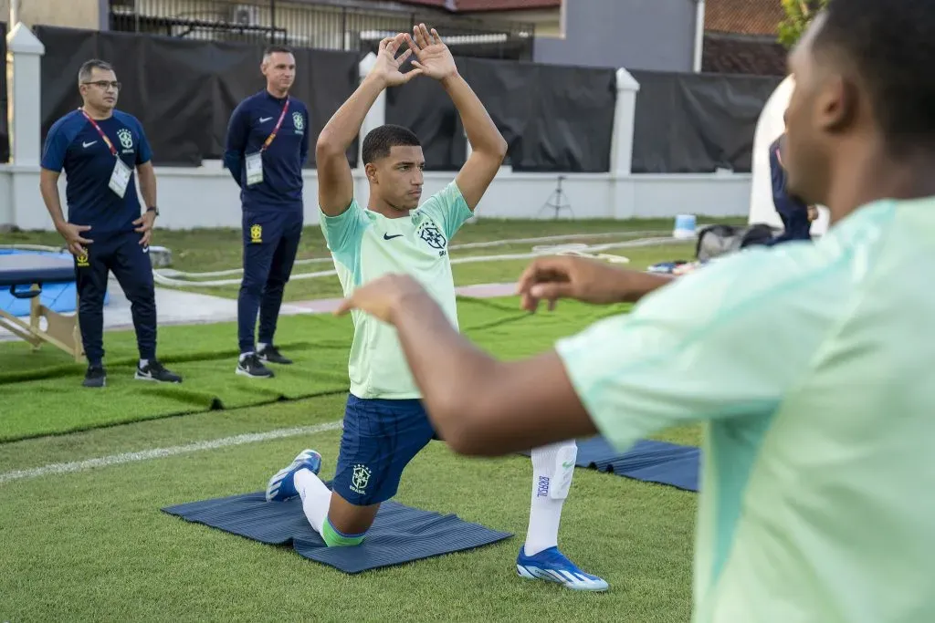 Kauã Elias em treino da Seleção Brasileira. Foto: Leto Ribas / CBF