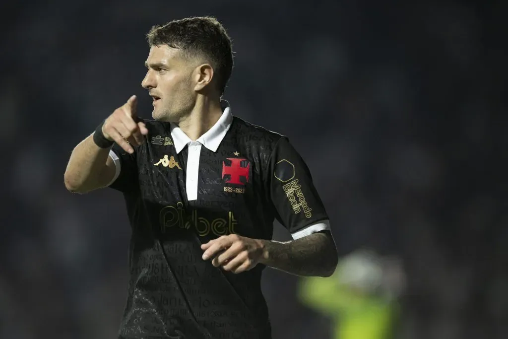 Vegetti jogador do Vasco comemora seu gol durante partida contra o America-MG no estadio Sao Januario pelo campeonato Brasileiro A 2023. Jorge Rodrigues/AGIF