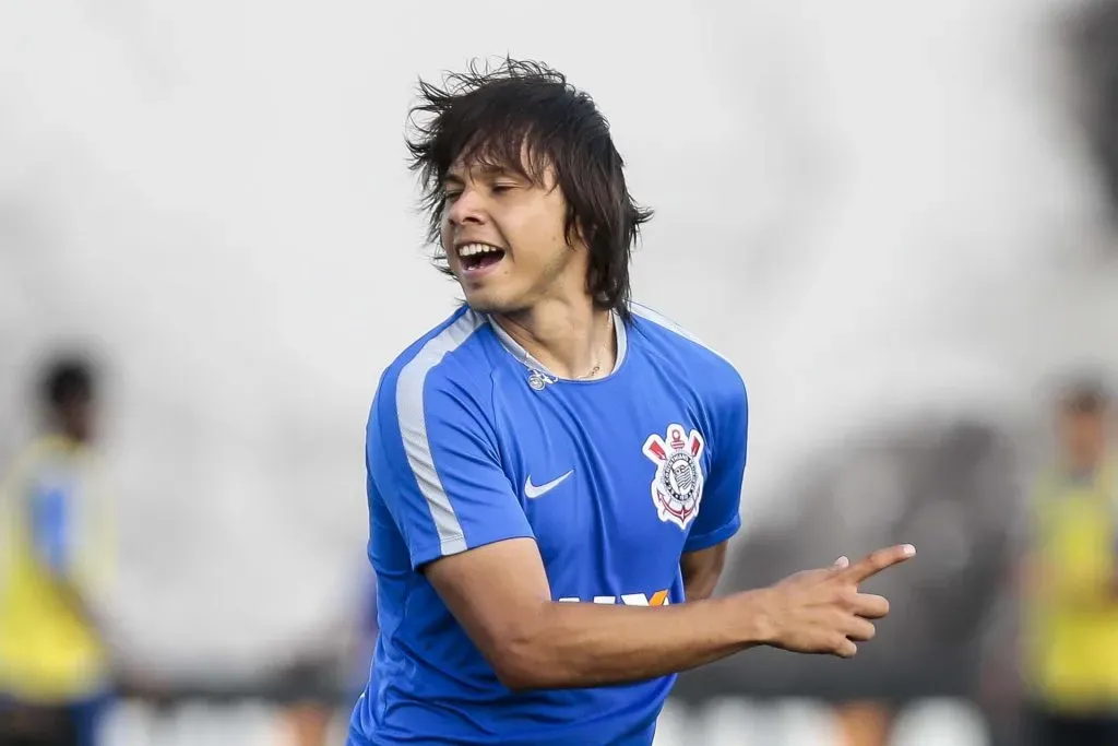Treino do Corinthians no CT Joaquim Grava – Angel Romero durante treino do Corinthians no CT Joaquim Grava. Ale Cabral/AGIF