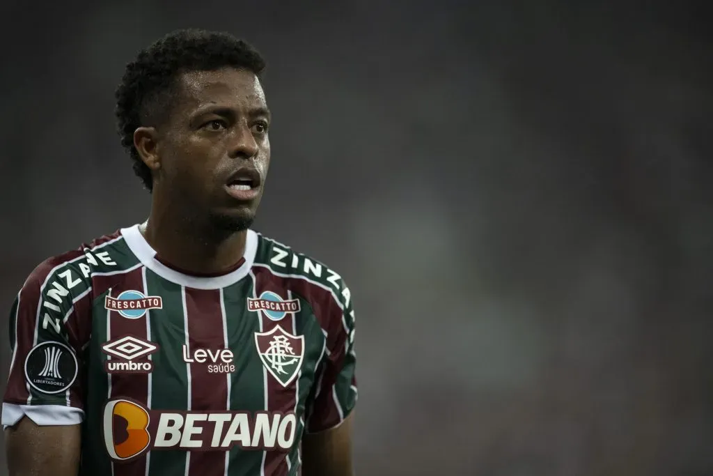 Keno falou sobre briga hilária para levae a bola da final da  Libertadores para sua casaFoto: Jorge Rodrigues/AGIF