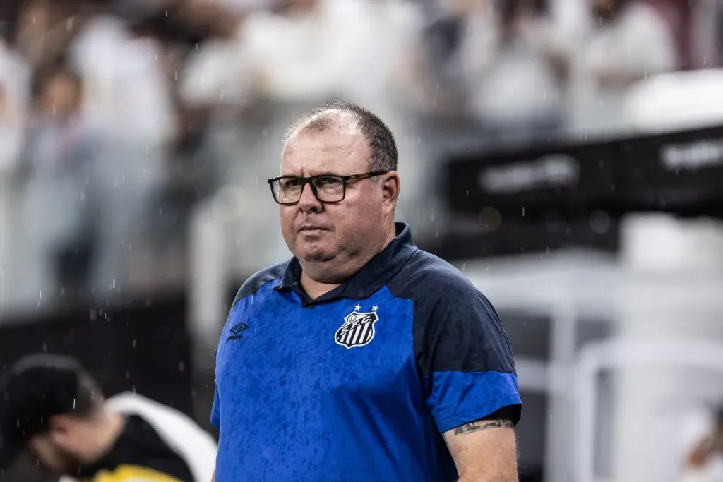 Marcelo Fernandes, técnico do Santos, durante partida contra o Corinthians no estádio Arena Corinthians pelo campeonato Brasileiro A 2023. Foto: Abner Dourado/AGIF