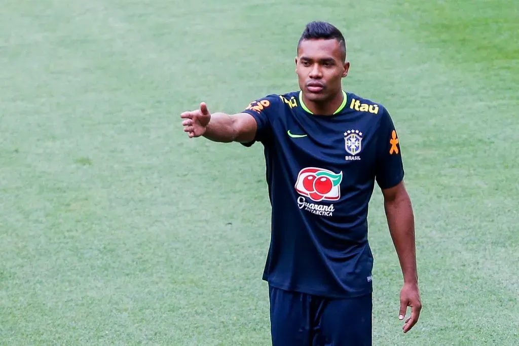 SP – Sao Paulo – 09/10/2017 – Treino da Selecao Brasileira de Futebol – Alex Sandro durante treino da Selecao Brasileira de futebol na Arena Allianz Parque. Foto: Marcello Zambrana/AGIF