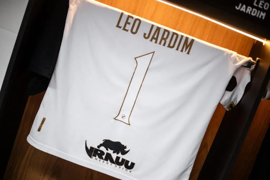 Costas do uniforme de goleiro em homenagem aos Camisas Negra - Foto: Leandro Amorim/ Vasco da Gama / Twitter Oficial 