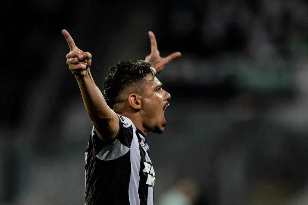 Tiquinho Soares jogador do Botafogo durante partida contra o Palmeiras no Engenhão pelo Brasileiro. Foto: Thiago Ribeiro/AGIF