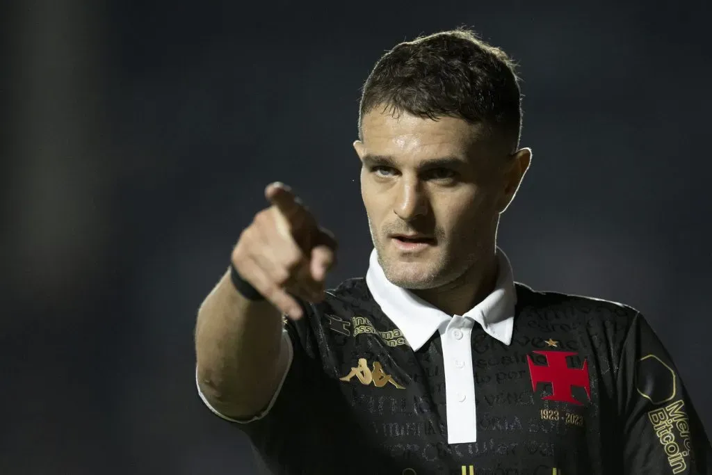 Vegetti jogador do Vasco comemora seu gol durante partida contra o America-MG no estadio Sao Januario pelo campeonato Brasileiro A 2023. Jorge Rodrigues/AGIF