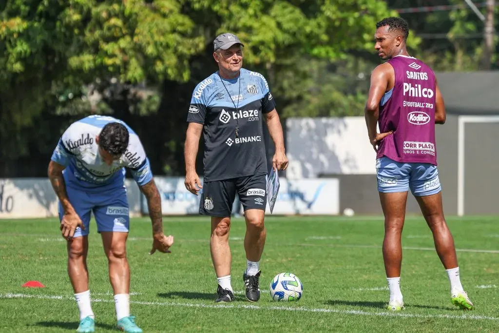 Foto: Fernanda Luz/AGIF – Diego Aguirre foi muito criticado em sua passagem no Santos