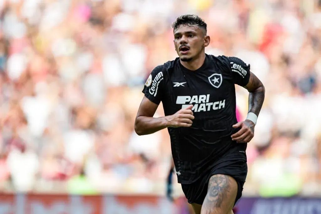 Tiquinho Soares jogador do Botafogo comemora seu gol durante partida contra o Fluminense no estadio Maracana pelo campeonato Brasileiro A 2023. Thiago Ribeiro/AGIF