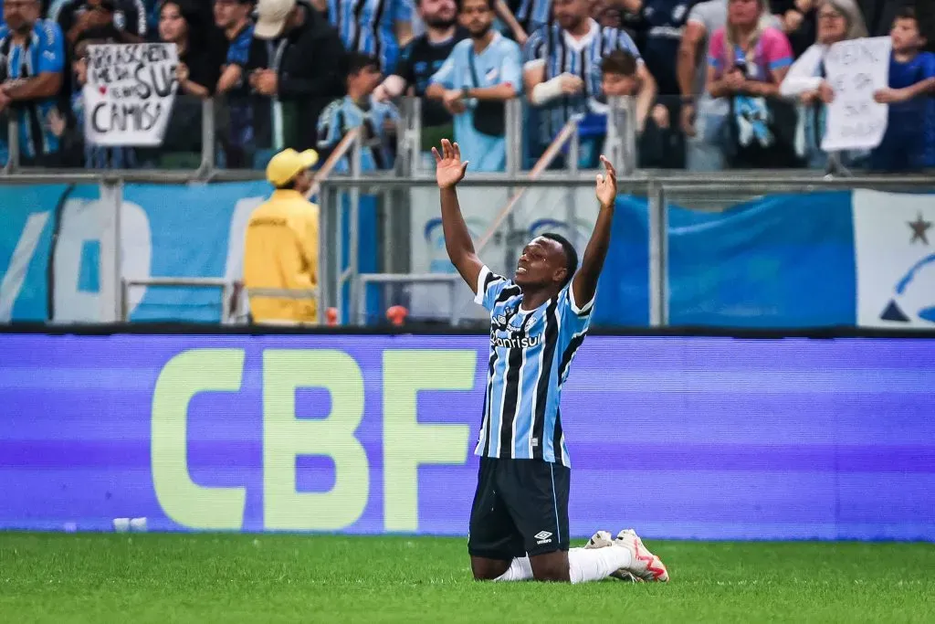 Nathan é muito bem falado no Grêmio – Foto: Maxi Franzoi/AGIF