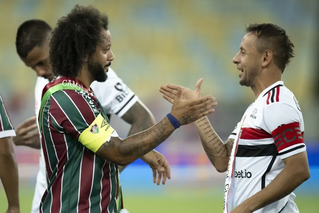 Marcelo teria começado a onda de provocações a jogadores do SPFC na troca de faixas com Rafinha – Foto: Jorge Rodrigues/AGIF