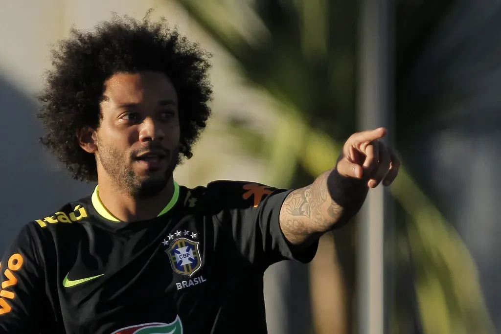 Marcelo durante treino da Seleção em 2017. Será quem daria para o camisa 12 do Tricolor voltar a vestir a camisa Canarinho? – Foto: Daniel Vorley/AGIF