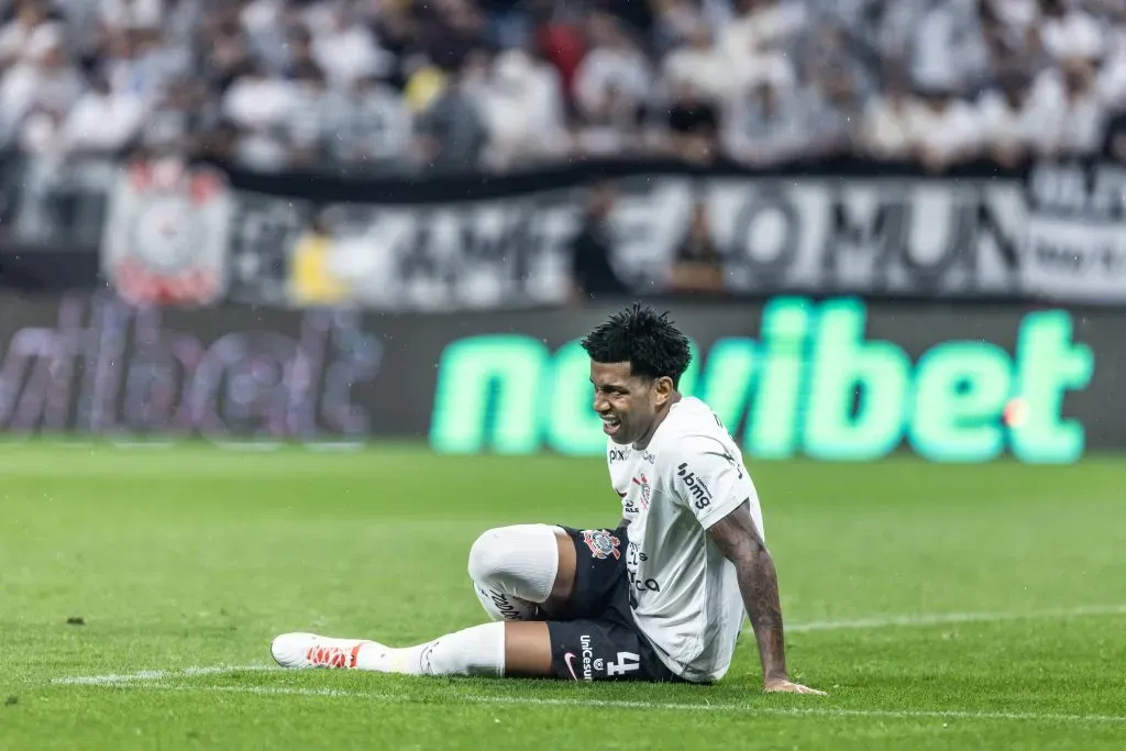 Gil será baixa para o Corinthians. Foto: Abner Dourado/AGIF