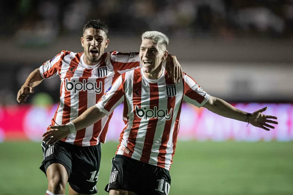 Benjamin Rollheiser jogador do Estudiantes comemora seu gol durante partida contra o Goias no estadio Serra Dourada pelo campeonato Copa Sul-Americana 2023. Foto: Heber Gomes/AGIF