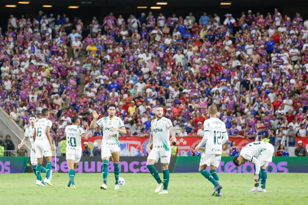 Veiga jogador do Palmeiras comemora seu gol durante partida contra o Fortaleza no estadio Arena Castelao pelo campeonato Brasileiro A 2023. Foto: Lucas Emanuel/AGIF