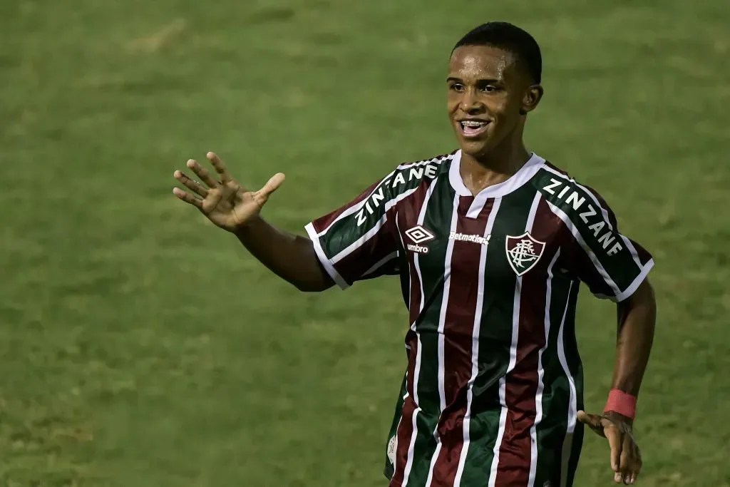 Kayky jogador do Fluminense comemora seu gol durante partida contra o Macae no estadio Raulino de Oliveira pelo campeonato Carioca 2021. Thiago Ribeiro/AGIF