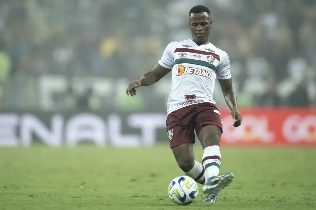 Arias em ação pelo Tricolor. O colombiano entrou forte no radar do Zenit que vai escolher entre ele e Artur, do Palmeiras – Foto: Jorge Rodrigues/AGIF