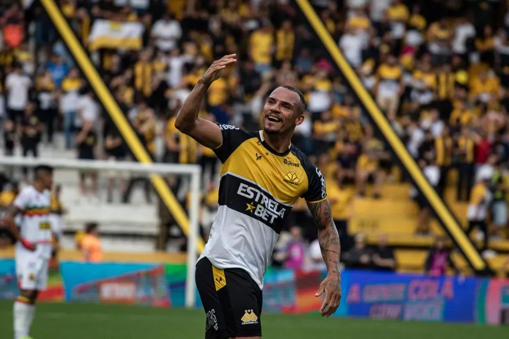 Arilson está na mira do Coritiba Foto: Leonardo Hubbe/AGIF