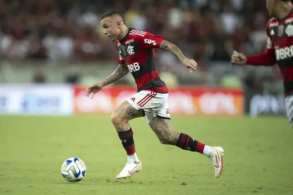 Everton Cebolinha jogador do Flamengo durante partida contra o Bragantino no estadio Maracana pelo campeonato Brasileiro A 2023. Foto: Jorge Rodrigues/AGIF