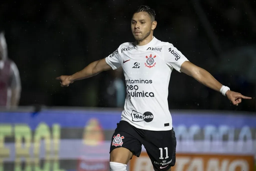 Romero jogador do Corinthians comemora seu gol durante partida contra o Vasco no estadio Sao Januario pelo campeonato Brasileiro A 2023. Foto: Jorge Rodrigues/AGIF