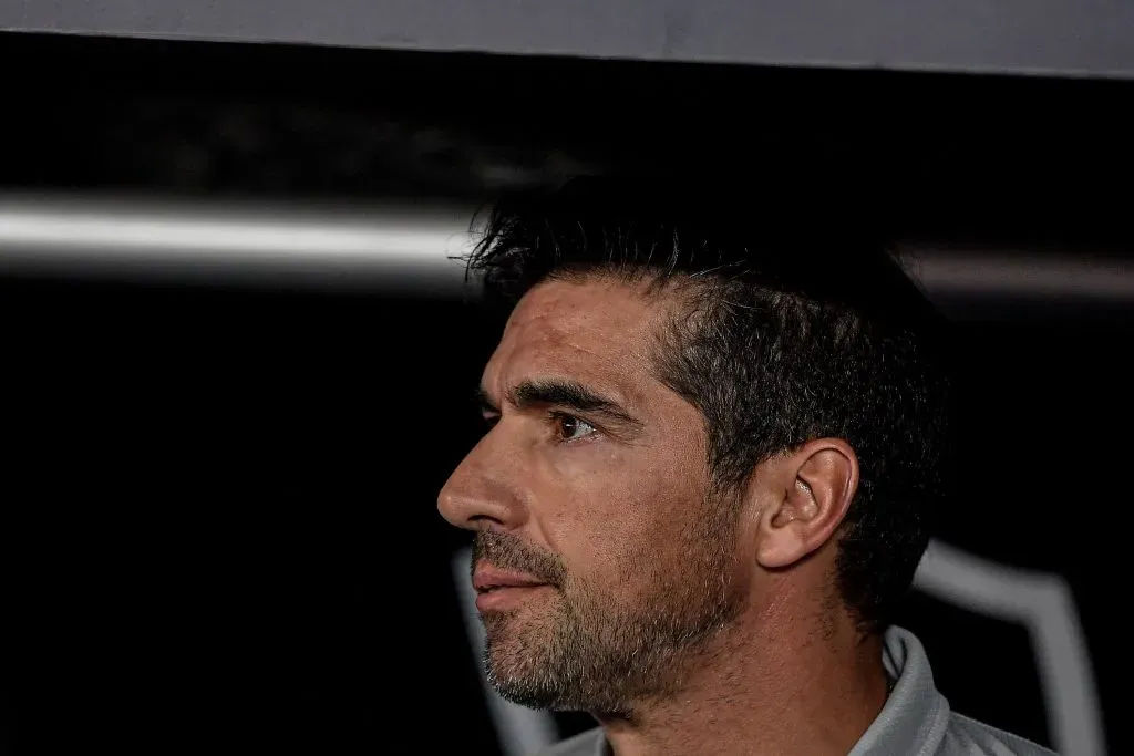 Abel Ferreira, técnico do Palmeiras, durante partida contra o Botafogo no estádio Engenhão pelo campeonato Brasileiro A 2023. Foto: Thiago Ribeiro/AGIF