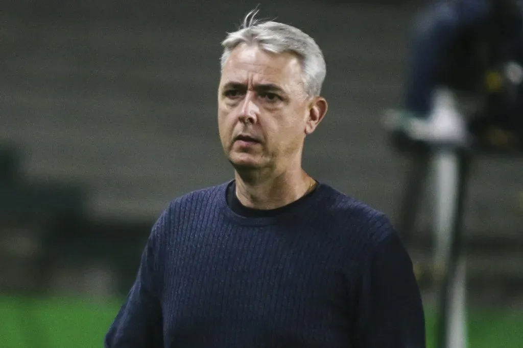 Tiago Nunes técnico do Botafogo durante partida pelo Brasileiro. Foto: Gabriel Machado/AGIF