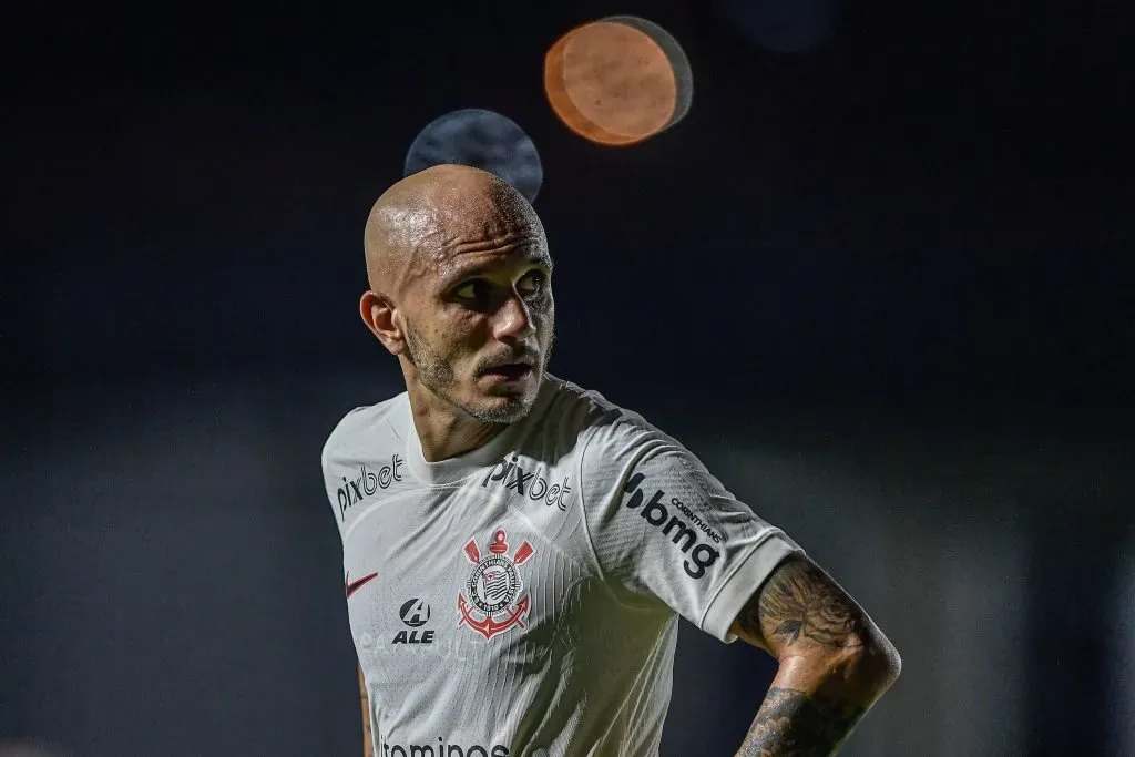 Fábio Santos durante o jogo contra o Vasco. Foto: Thiago Ribeiro/AGIF