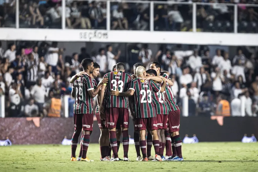 SP – SANTOS – 29/11/2023 – BRASILEIRO A 2023, SANTOS X FLUMINENSE – Jogadores do Fluminense reunidos para a partida contra Santos no estádio Vila Belmiro pelo campeonato Brasileiro A 2023. Foto: Abner Dourado/AGIF