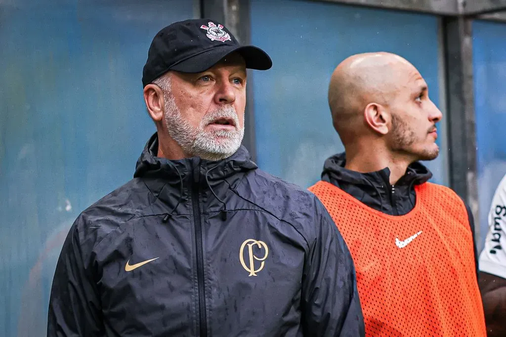 Mano Menezes, técnico do Corinthians, durante partida contra o Grêmio na Arena Corinthians pelo Campeonato Brasileiro – Foto: Maxi Franzoi/AGIF