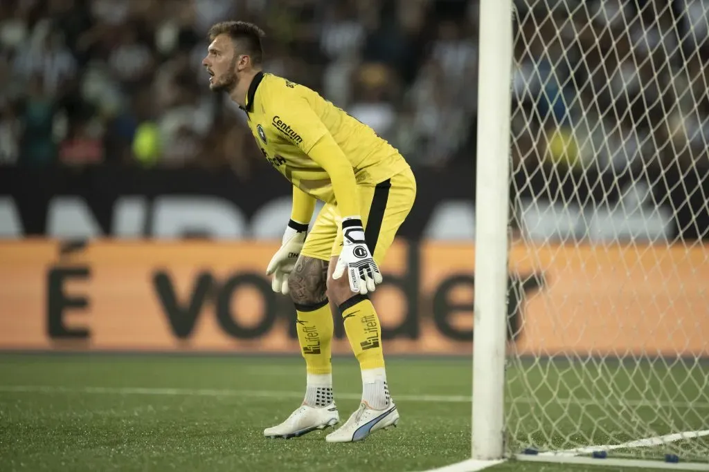 Lucas Perri goleiro do Botafogo durante partida contra o Cruzeiro no Engenhão pelo Brasileiro. Foto: Jorge Rodrigues/AGIF