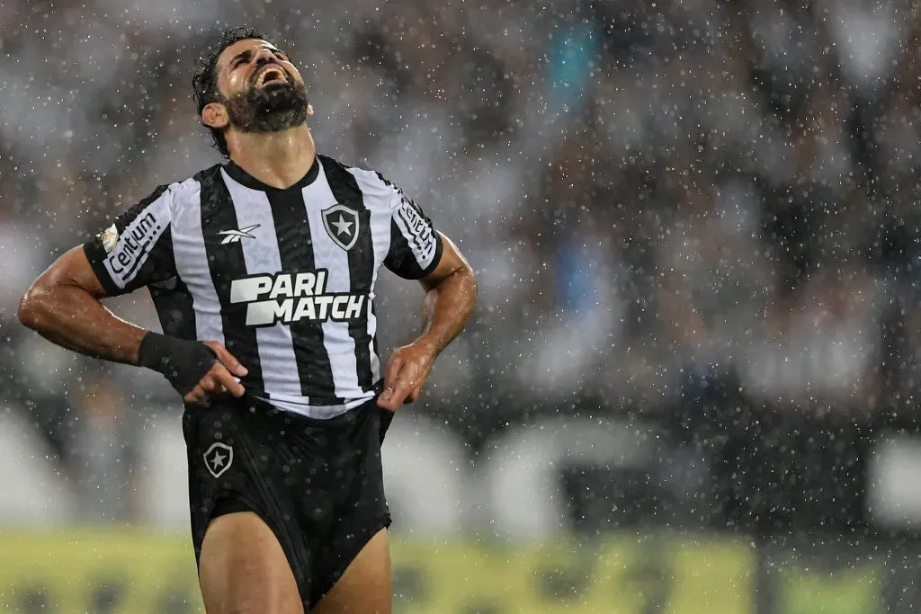 Diego Costa jogador do Botafogo lamenta durante partida contra o Goias no estadio Engenhao pelo campeonato Brasileiro A 2023. Thiago Ribeiro/AGIF