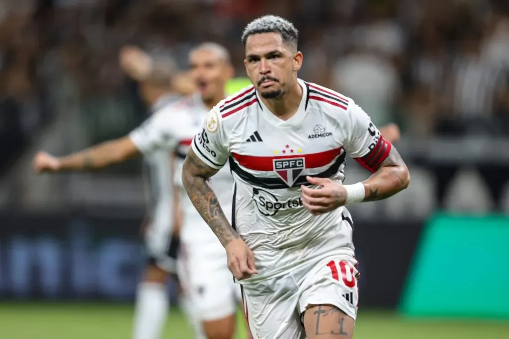 MG – BELO HORIZONTE – 02/12/2023 – BRASILEIRO A 2023, ATLETICO-MG X SAO PAULO – Luciano jogador do Sao Paulo comemora seu gol durante partida contra o Atletico-MG no estadio Mineirao pelo campeonato Brasileiro A 2023. Foto: Gilson Lobo/AGIF