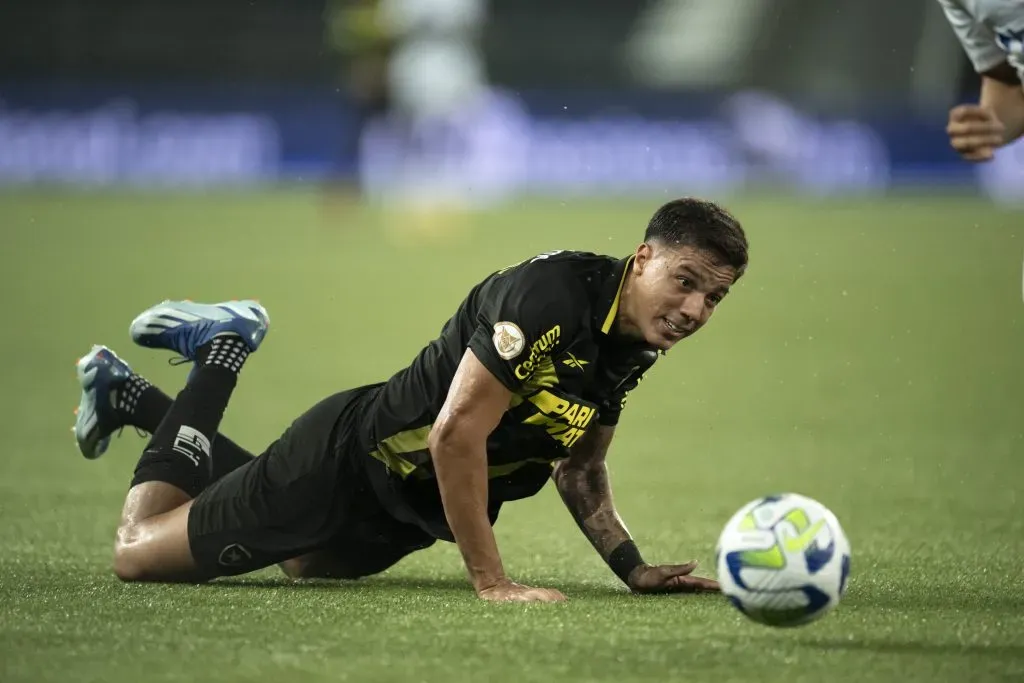 Carlos Alberto jogador do Botafogo durante partida contra o Cruzeiro no estadio Engenhao pelo campeonato Brasileiro A 2023. Jorge Rodrigues/AGIF