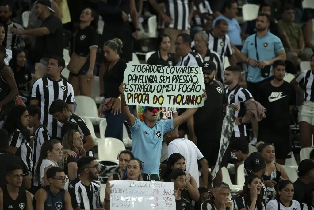 Torcida do Botafogo apos a partida contra Cruzeiro no estadio Engenhao pelo campeonato Brasileiro A 2023. Jorge Rodrigues/AGIF