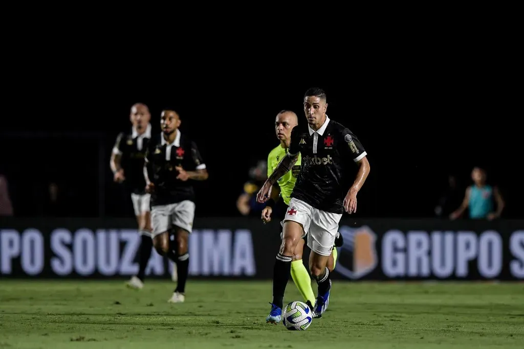 Vasco diante do RB Bragantino. Foto: Thiago Ribeiro/AGIF