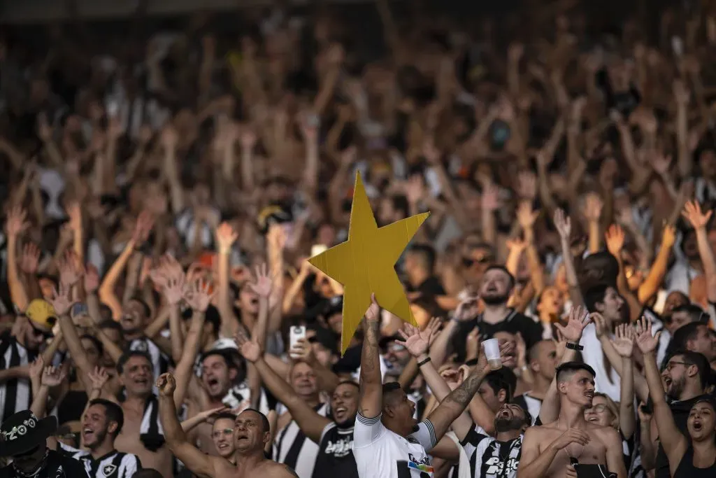 RJ – RIO DE JANEIRO – 08/10/2023 – BRASILEIRO A 2023, FLUMINENSE X BOTAFOGO – Torcida do Botafogo durante partida contra Fluminense no estadio Maracana pelo campeonato Brasileiro A 2023. Foto: Jorge Rodrigues/AGIF