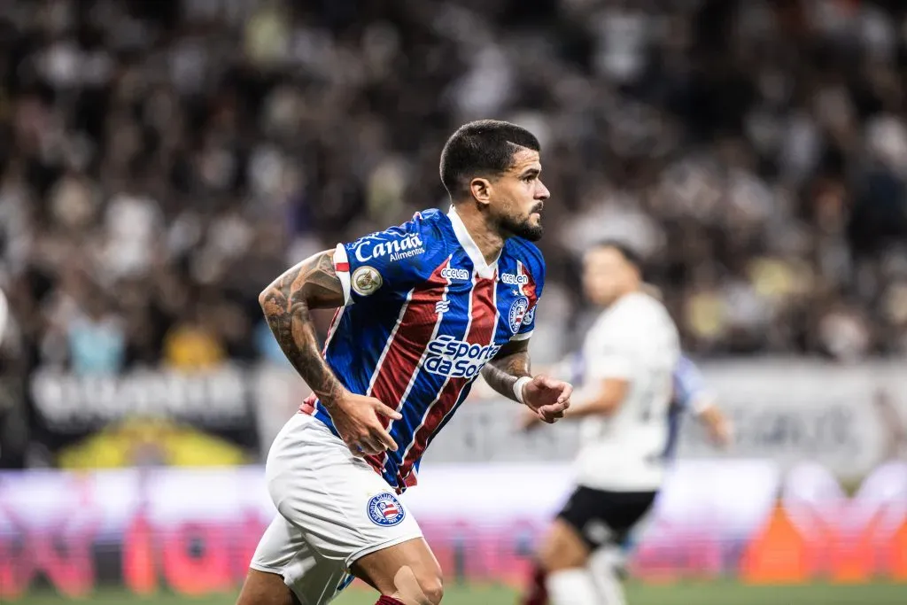 Cauly, jogador do Bahia, comemora seu gol - Foto: Abner Dourado/AGIF